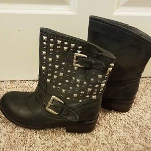 Gray moto boots